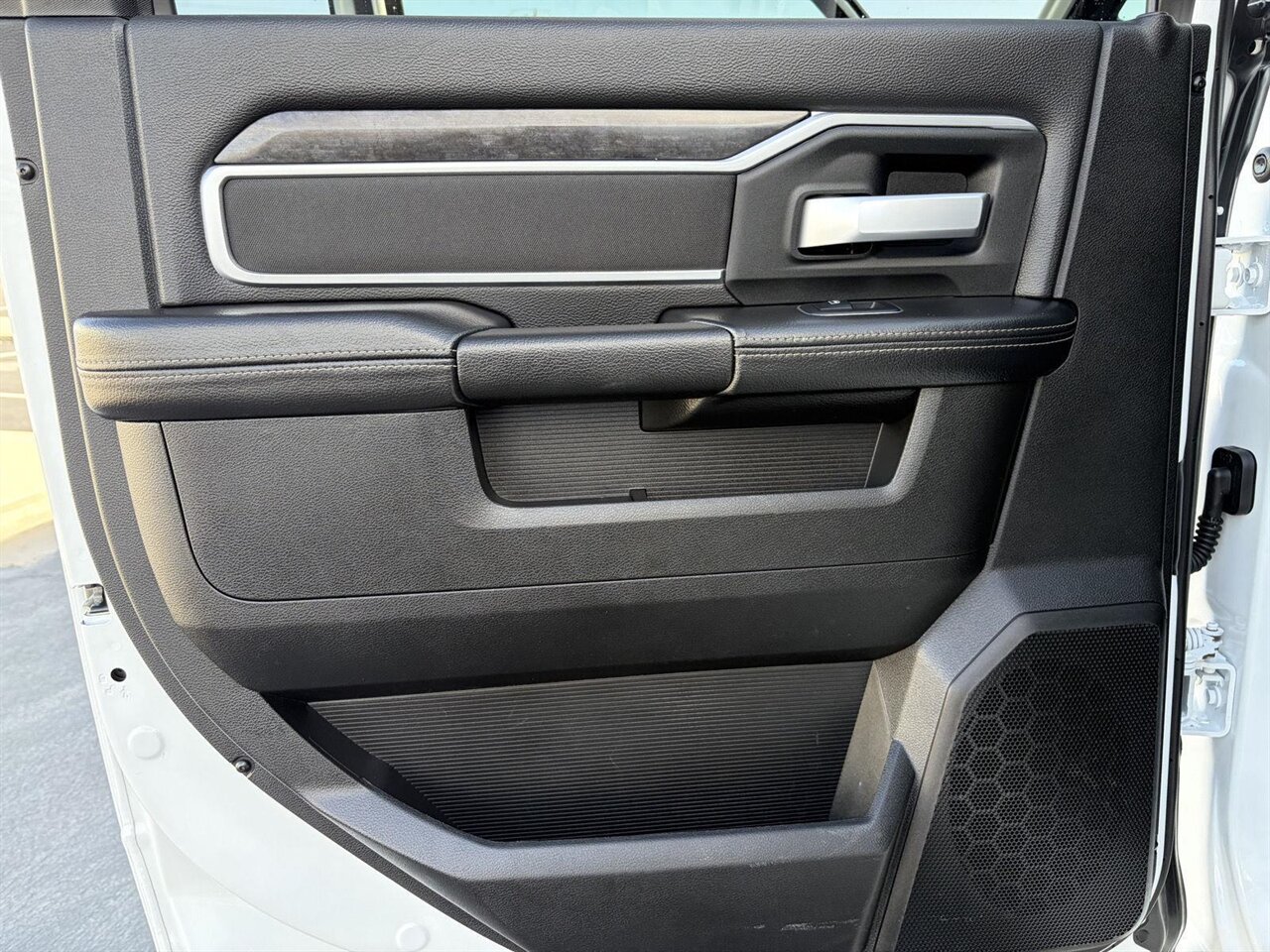2024 RAM 2500 Big Horn   - Photo 17 - Victorville, CA 92392