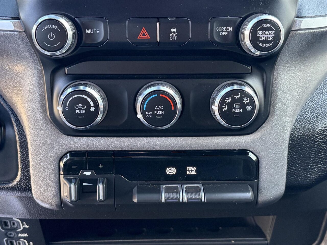 2024 RAM 2500 Big Horn   - Photo 16 - Victorville, CA 92392