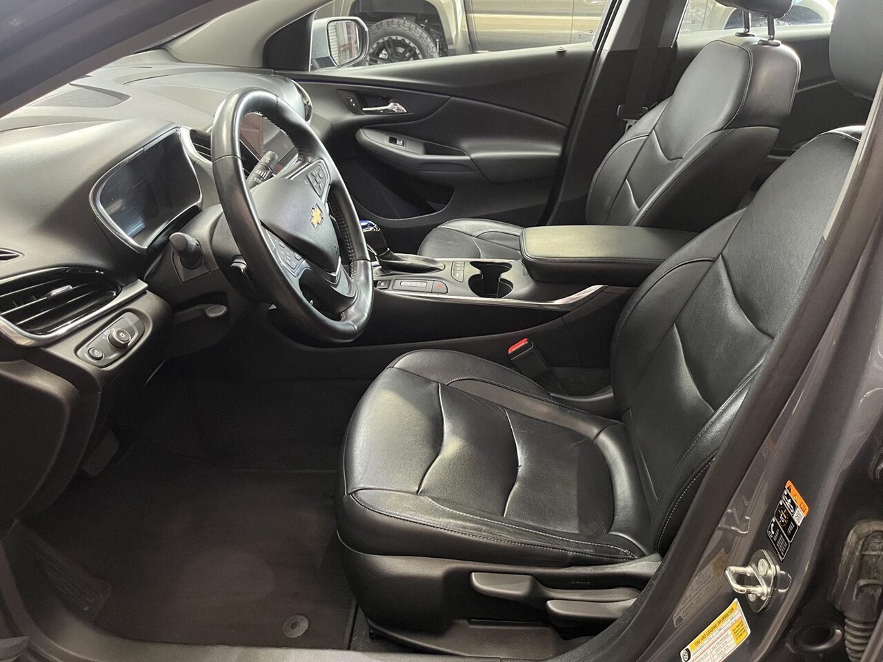 2018 Chevrolet Volt Premier   - Photo 14 - Victorville, CA 92392