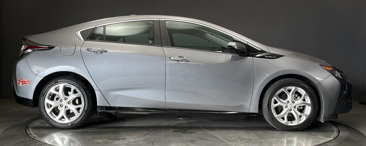 2018 Chevrolet Volt Premier   - Photo 2 - Victorville, CA 92392