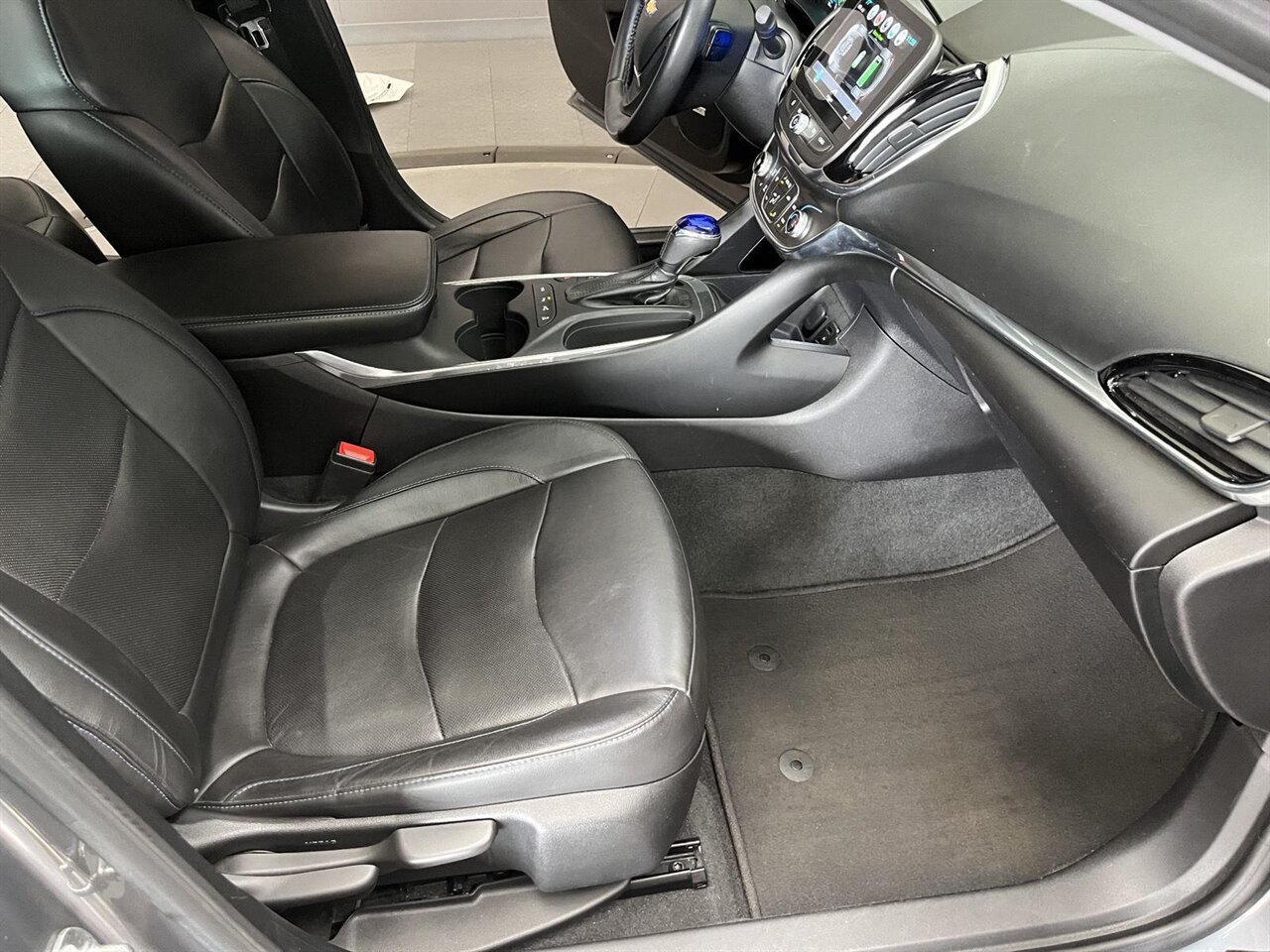 2018 Chevrolet Volt Premier   - Photo 27 - Victorville, CA 92392