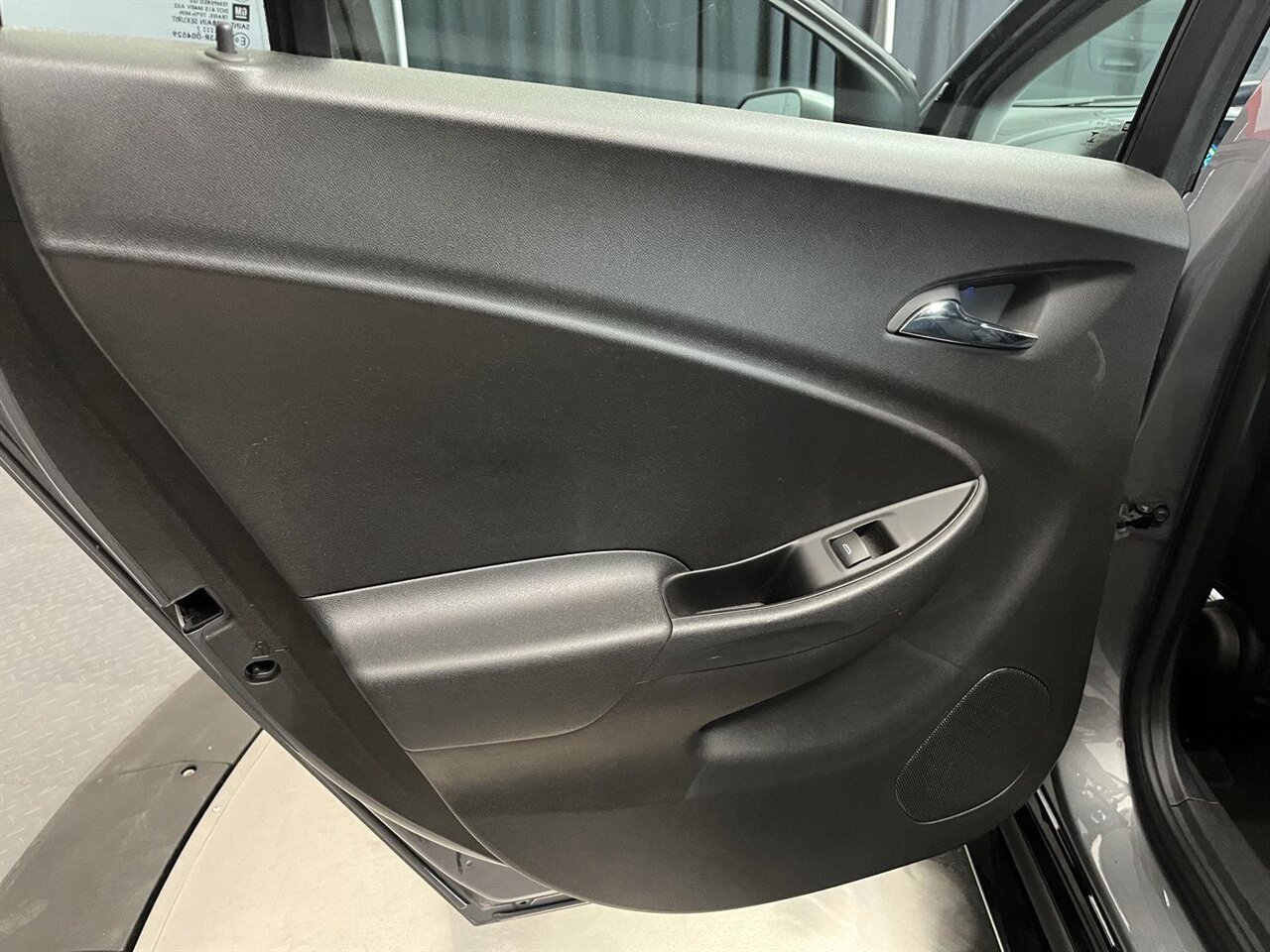 2018 Chevrolet Volt Premier - Photo 24 - Victorville, CA 92392