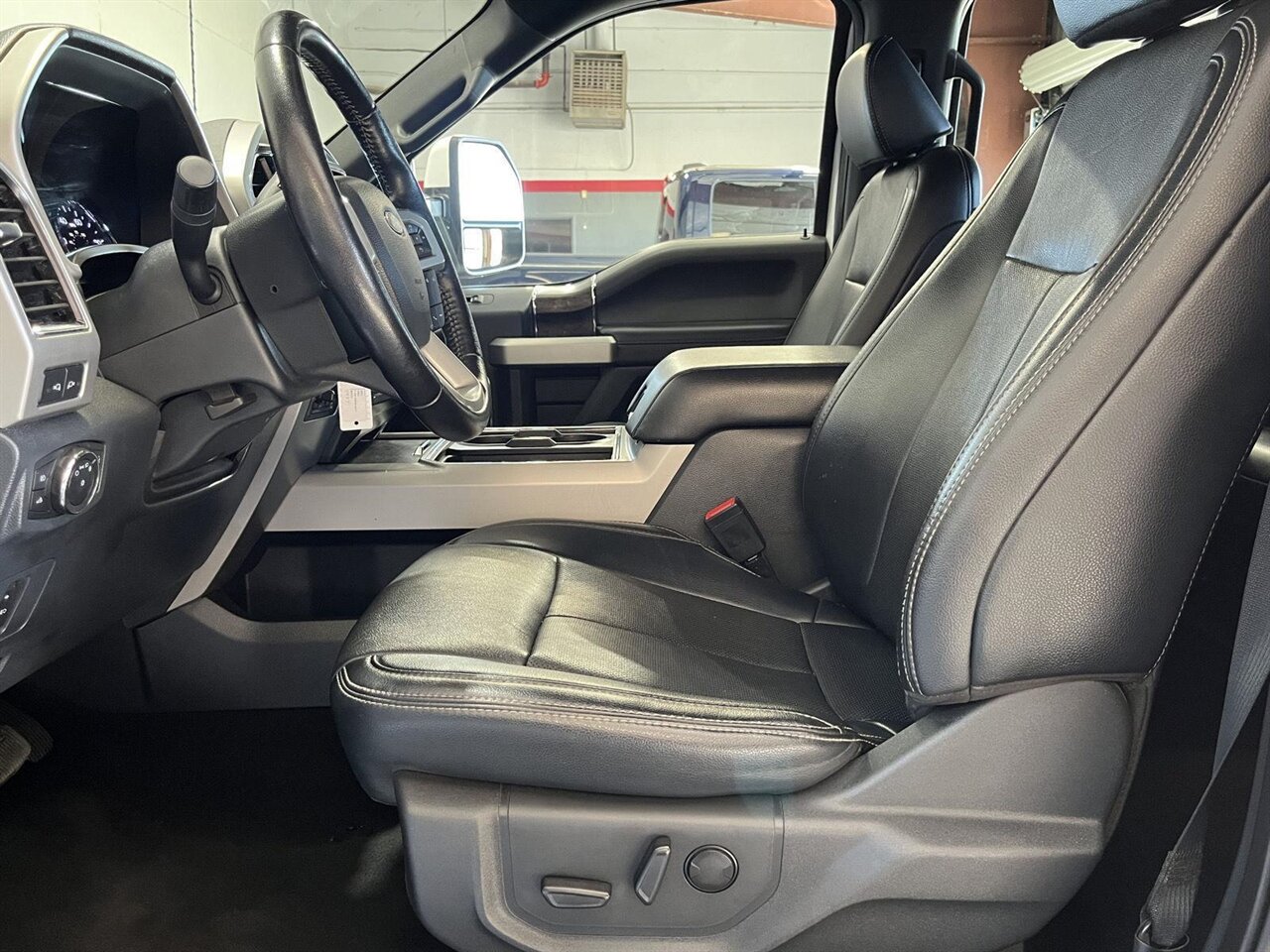 2022 Ford F-250 Super Duty Lariat   - Photo 16 - Victorville, CA 92392