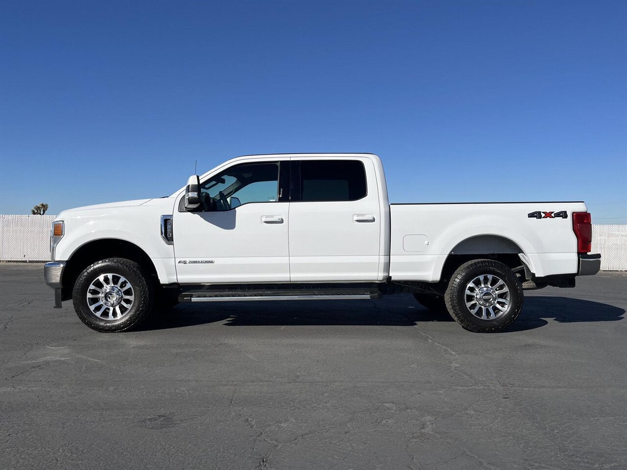 2022 Ford F-250 Super Duty Lariat   - Photo 2 - Victorville, CA 92392