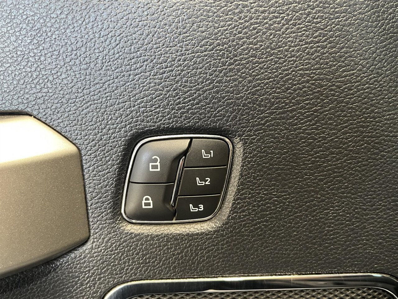 2022 Ford F-250 Super Duty Lariat   - Photo 14 - Victorville, CA 92392