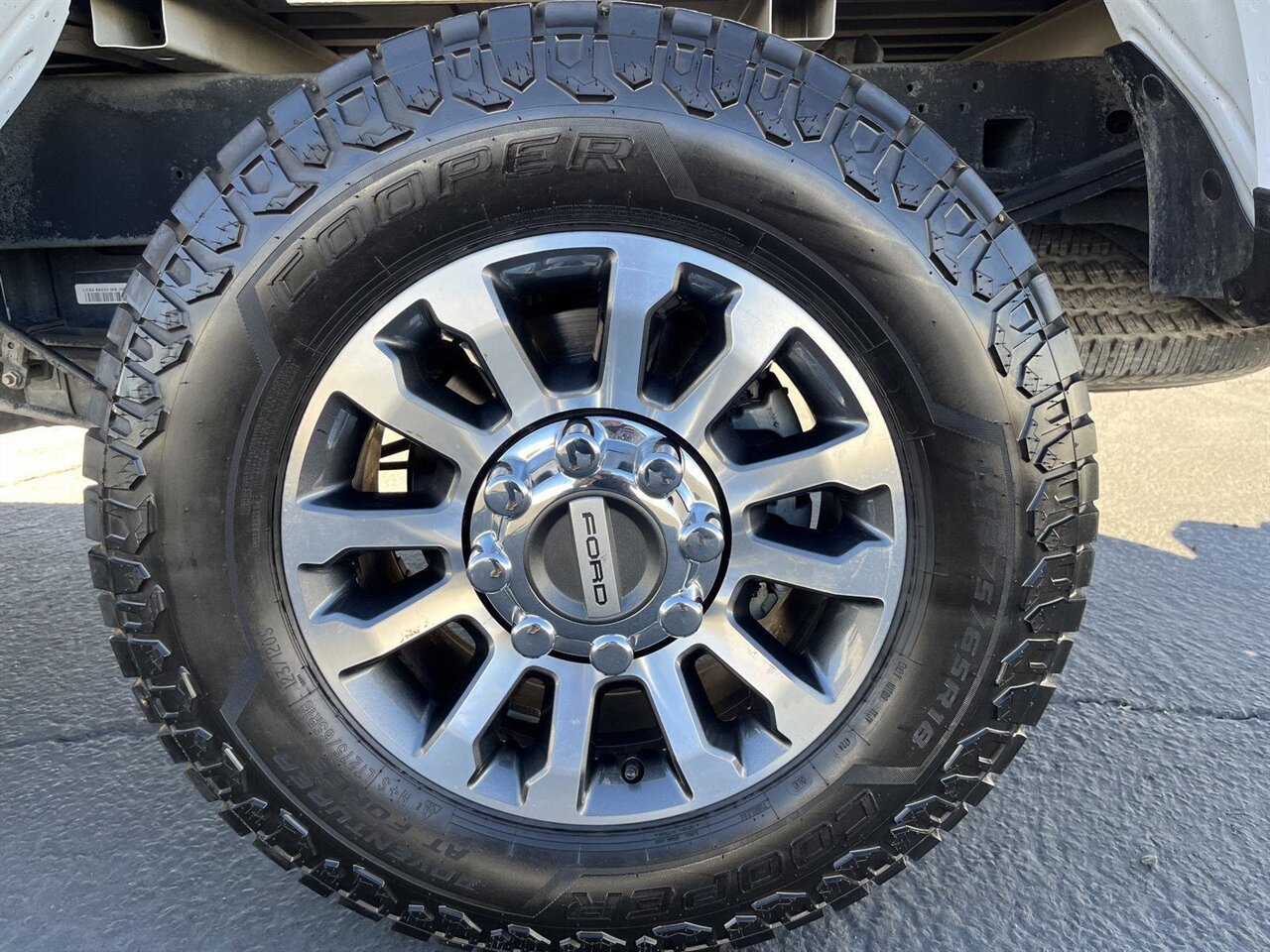 2022 Ford F-250 Super Duty Lariat   - Photo 12 - Victorville, CA 92392
