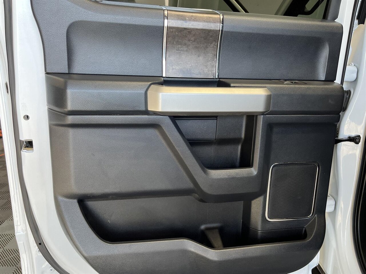 2022 Ford F-250 Super Duty Lariat   - Photo 20 - Victorville, CA 92392