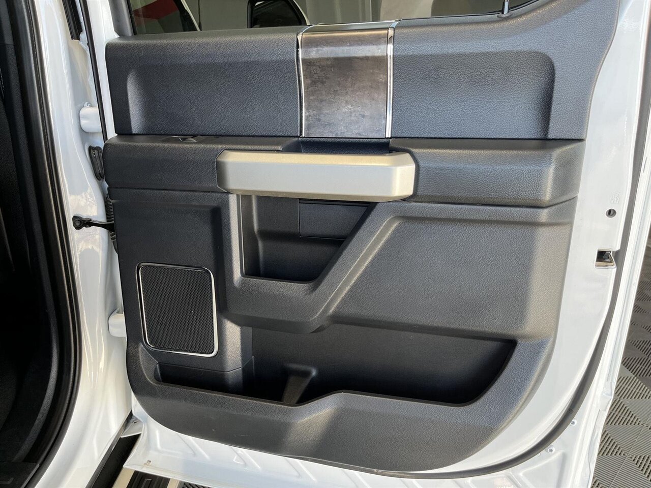 2022 Ford F-250 Super Duty Lariat   - Photo 28 - Victorville, CA 92392