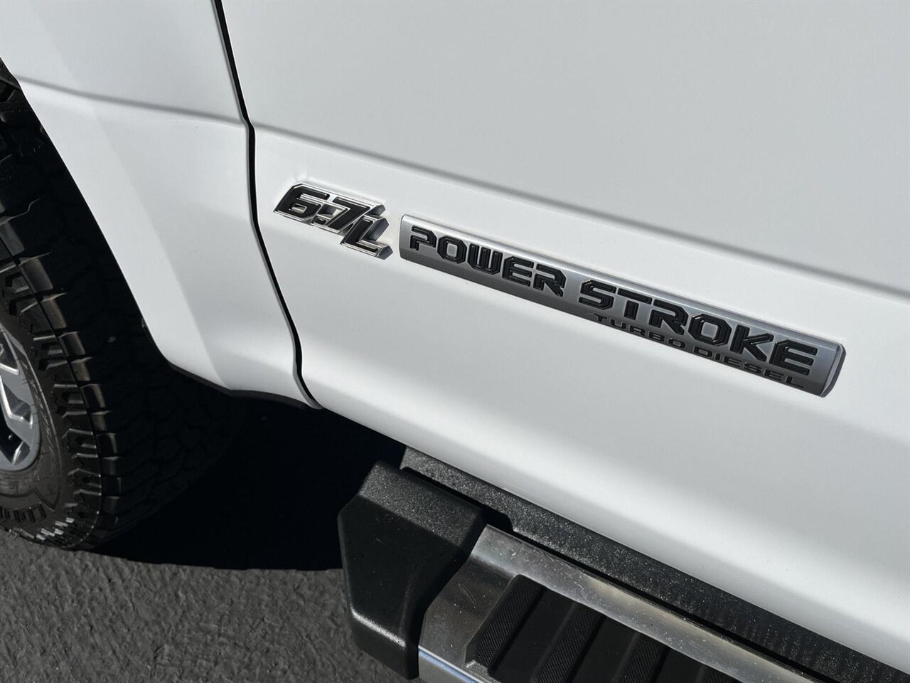 2022 Ford F-250 Super Duty Lariat   - Photo 5 - Victorville, CA 92392