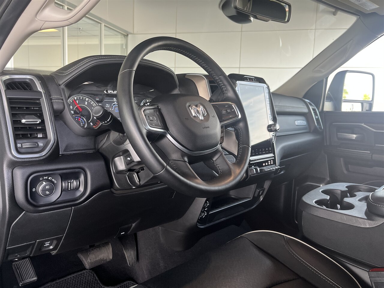 2024 RAM 2500 Laramie   - Photo 10 - Victorville, CA 92392