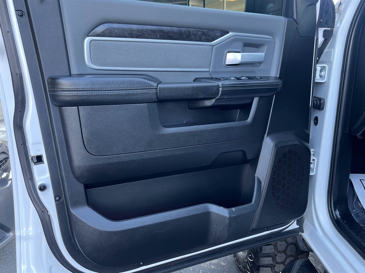 2022 RAM 2500 Big Horn - Photo 14 - Victorville, CA 92392