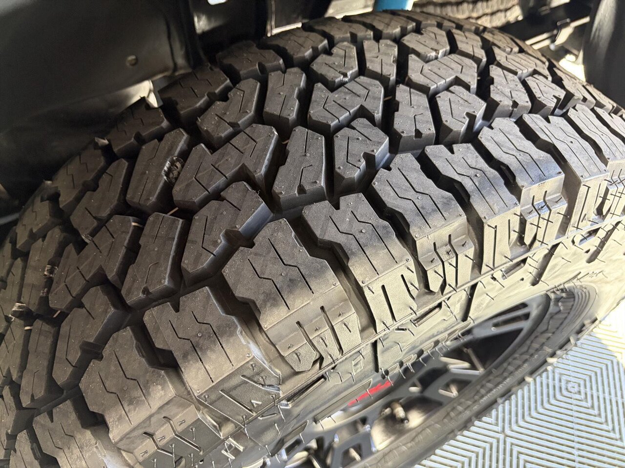 2019 Toyota Tacoma TRD Off-Road   - Photo 9 - Victorville, CA 92392