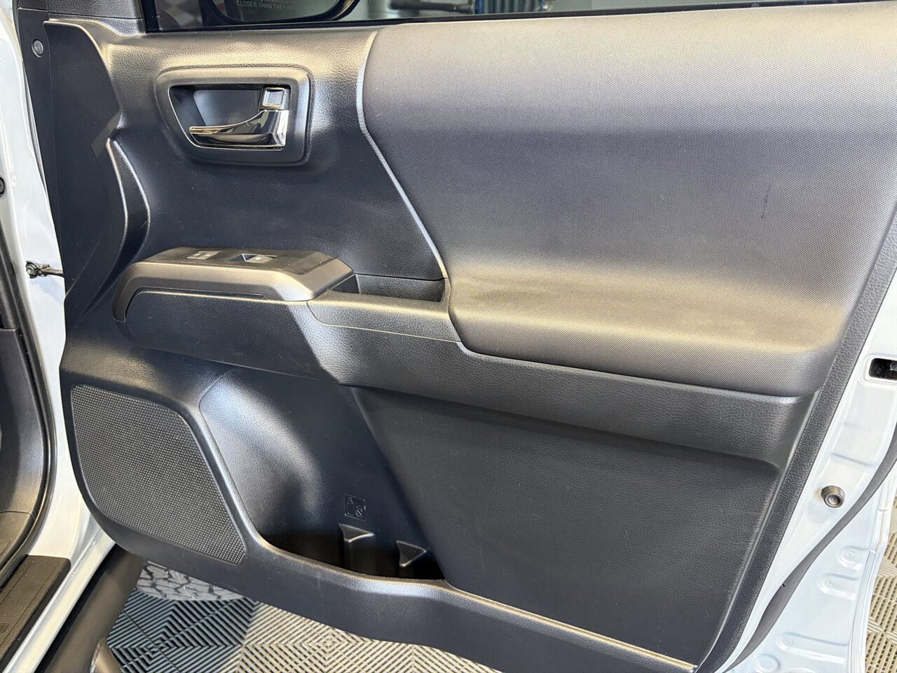 2019 Toyota Tacoma TRD Off-Road   - Photo 12 - Victorville, CA 92392