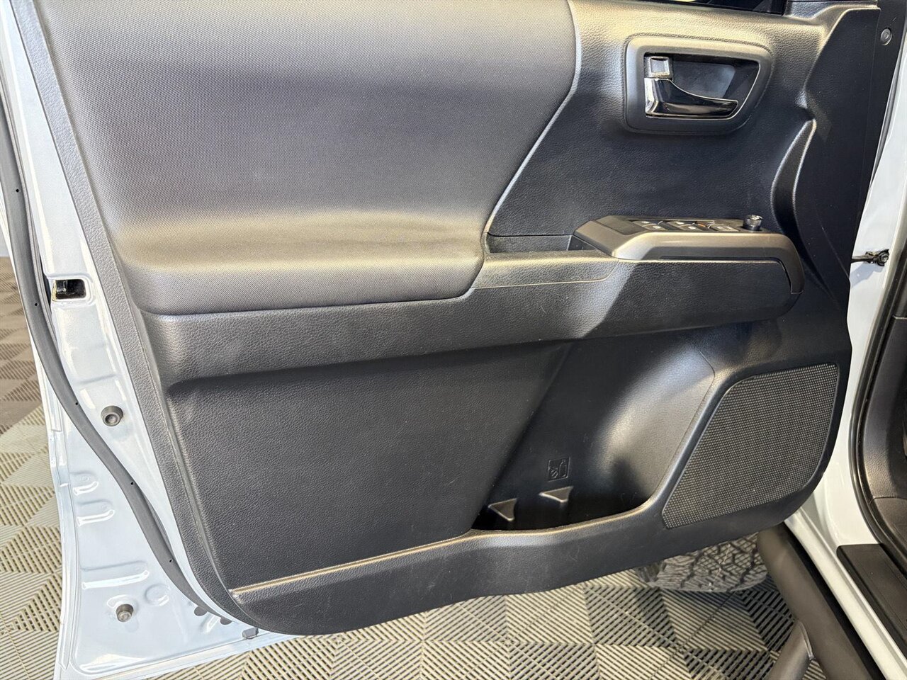 2019 Toyota Tacoma TRD Off-Road   - Photo 21 - Victorville, CA 92392