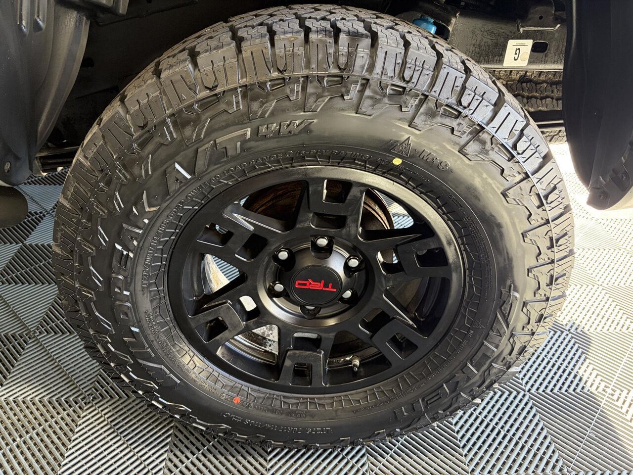2019 Toyota Tacoma TRD Off-Road   - Photo 10 - Victorville, CA 92392