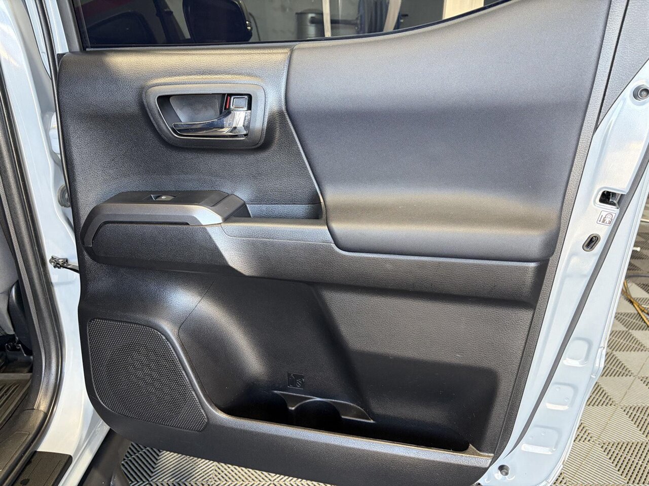 2019 Toyota Tacoma TRD Off-Road   - Photo 14 - Victorville, CA 92392