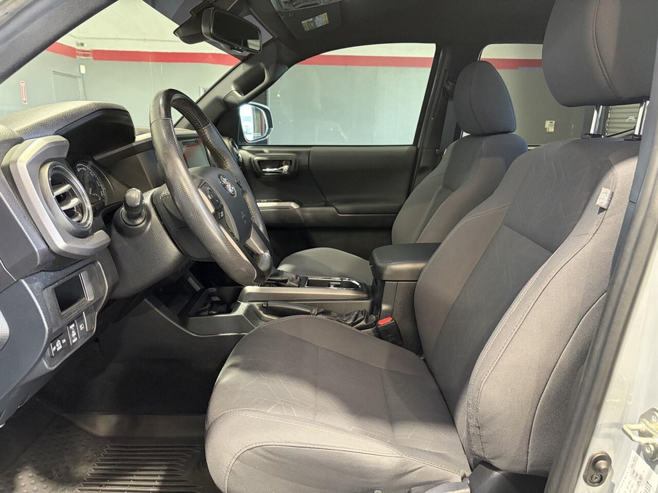 2019 Toyota Tacoma TRD Off-Road   - Photo 2 - Victorville, CA 92392