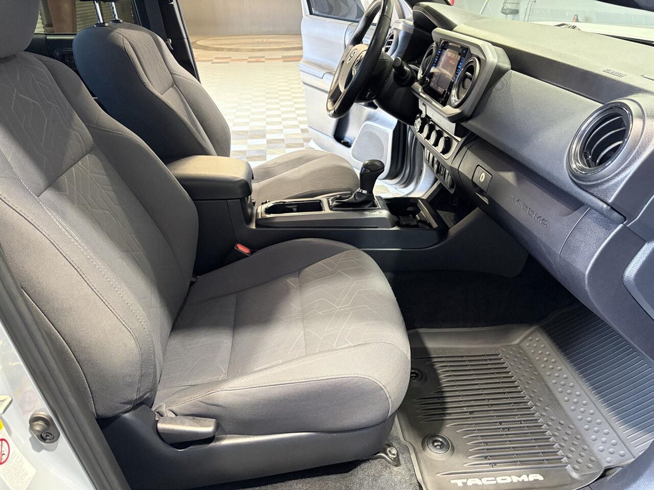 2019 Toyota Tacoma TRD Off-Road   - Photo 11 - Victorville, CA 92392