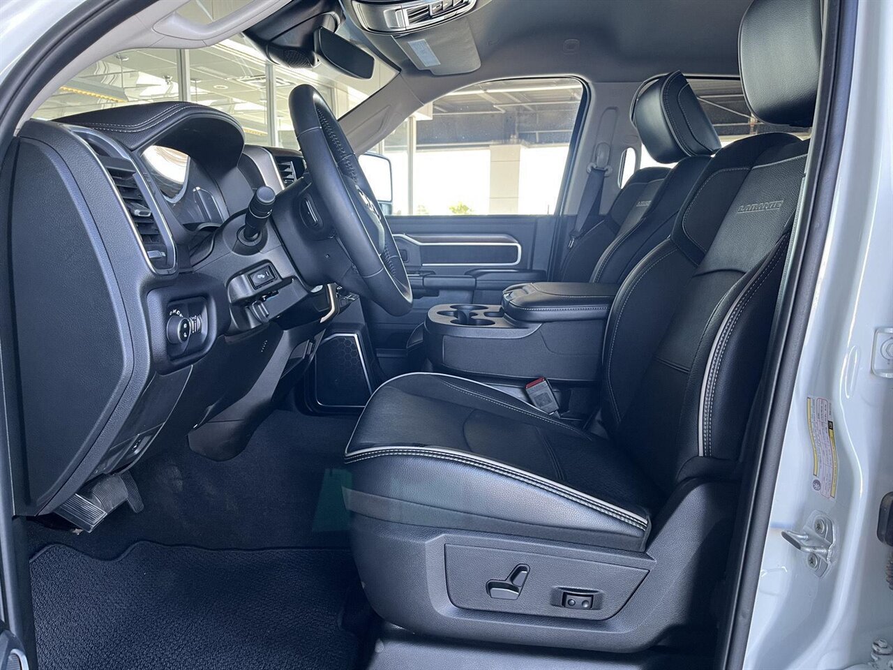 2024 RAM 2500 Laramie   - Photo 10 - Victorville, CA 92392