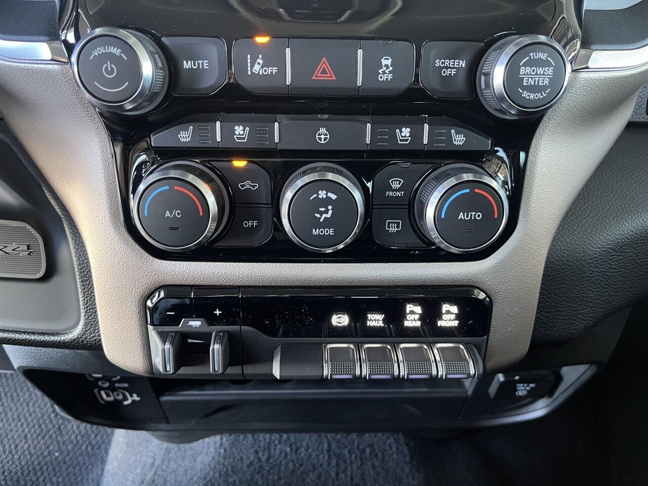 2024 RAM 2500 Laramie   - Photo 19 - Victorville, CA 92392