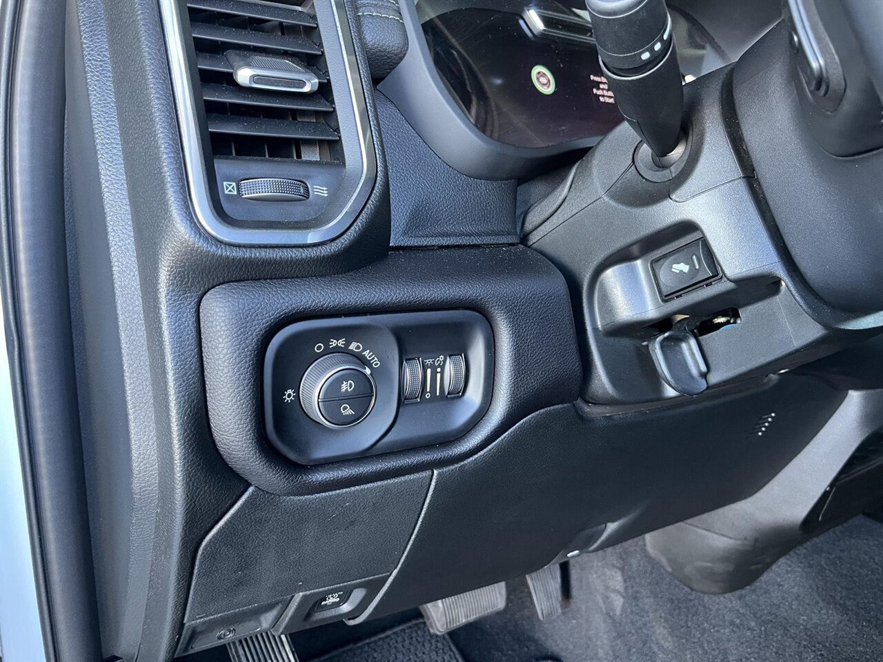 2024 RAM 2500 Laramie   - Photo 9 - Victorville, CA 92392