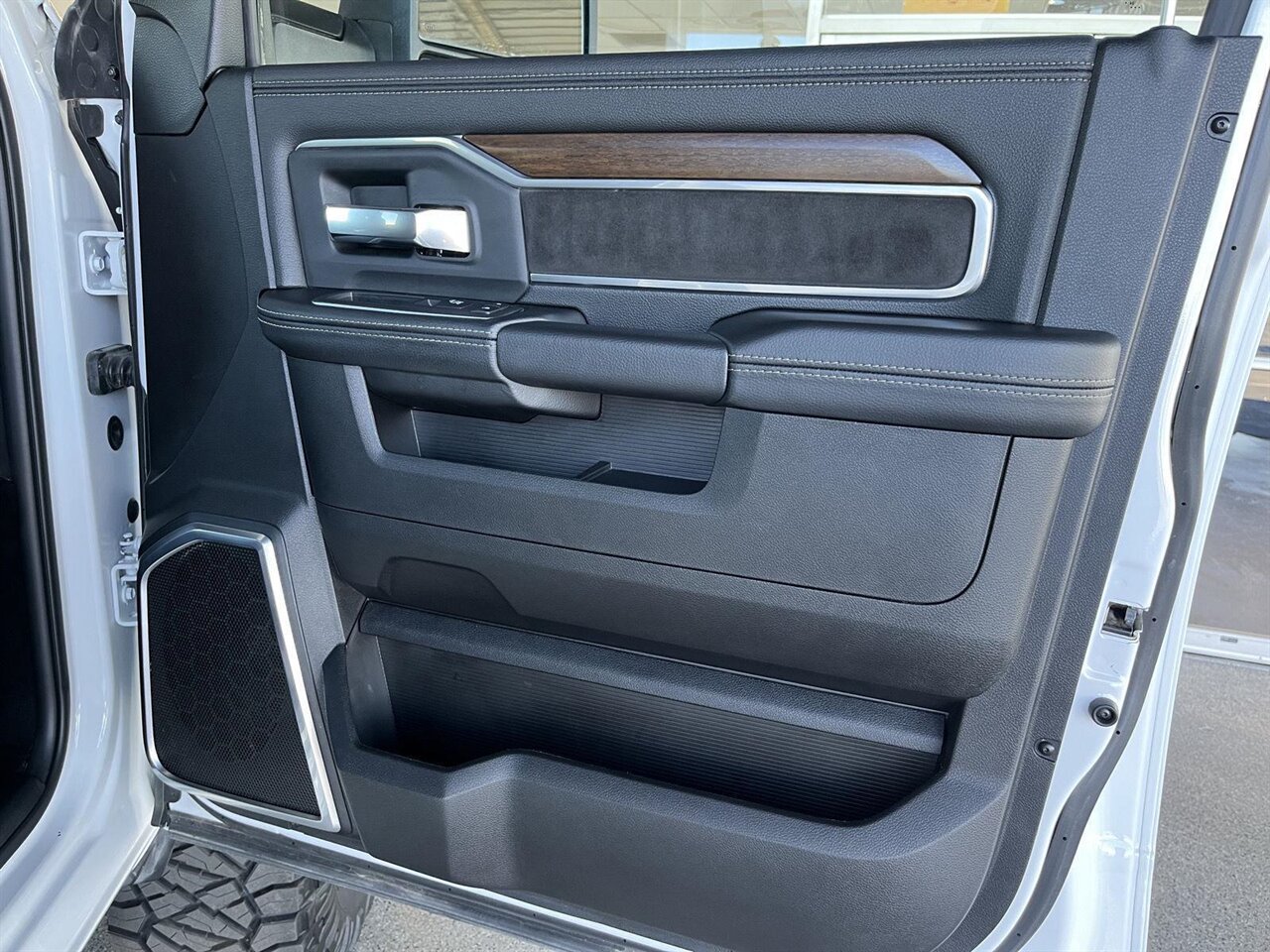 2024 RAM 2500 Laramie   - Photo 25 - Victorville, CA 92392