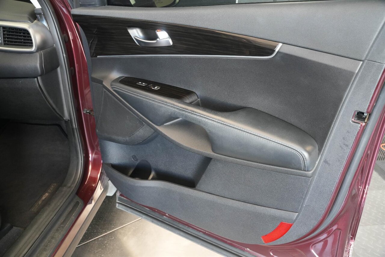 2020 Kia Sorento LX V6 photo 16