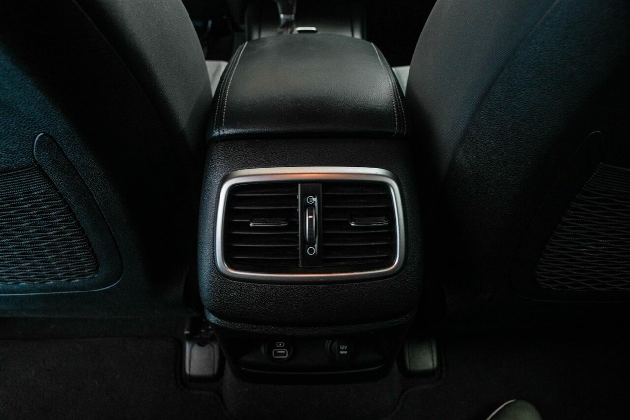 2020 Kia Sorento LX V6 photo 13