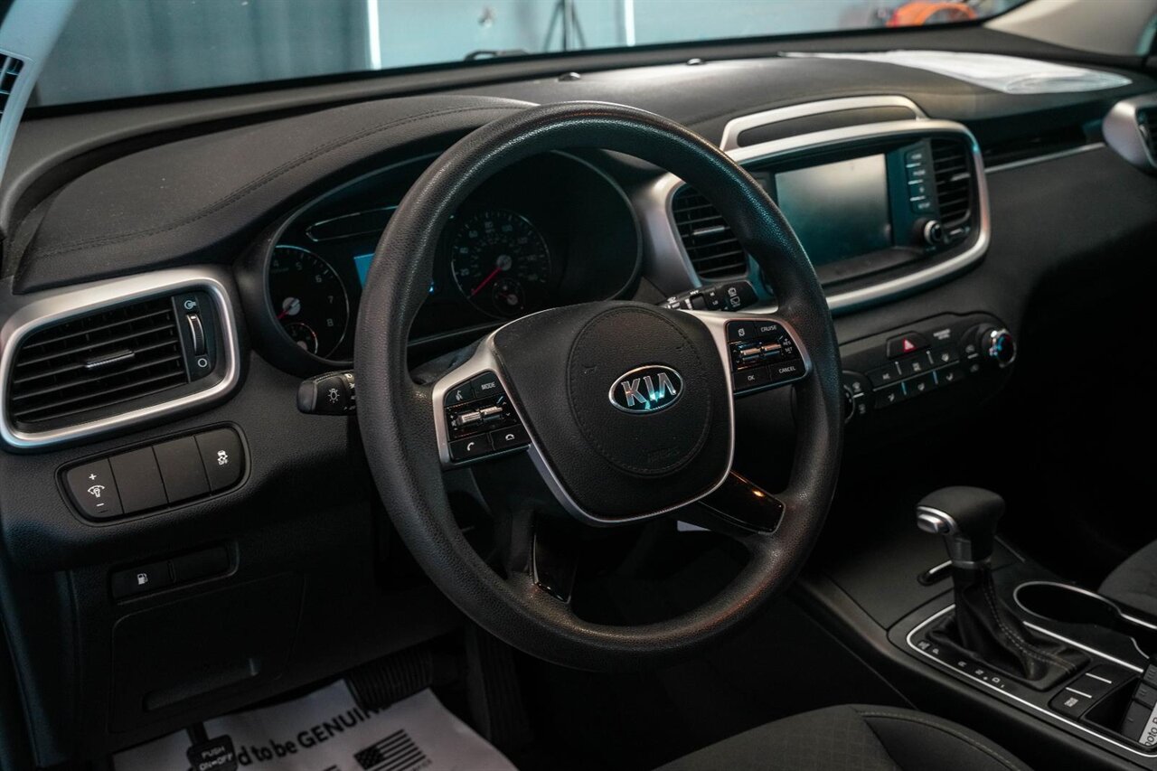 2020 Kia Sorento LX V6 photo 8