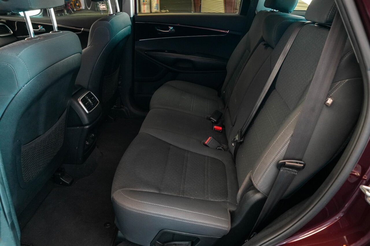 2020 Kia Sorento LX V6 photo 11