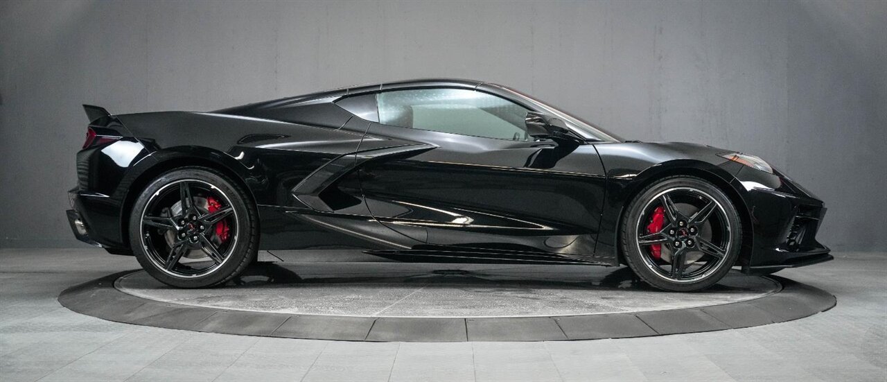 2021 Chevrolet Corvette Stingray  One Owner Low Miles - Photo 5 - Victorville, CA 92392