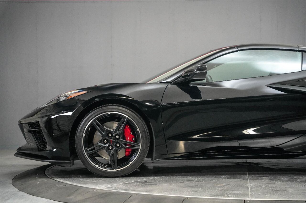 2021 Chevrolet Corvette Stingray  One Owner Low Miles - Photo 11 - Victorville, CA 92392