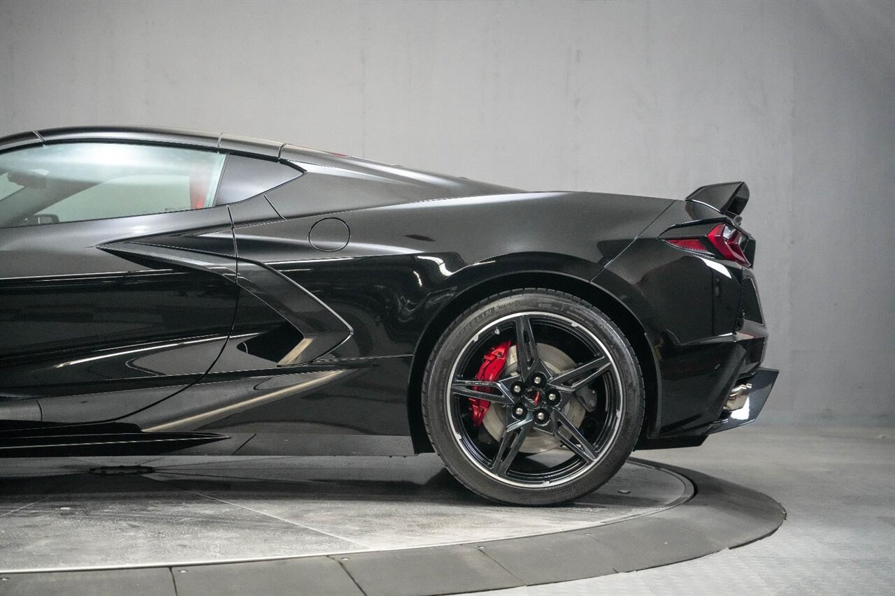 2021 Chevrolet Corvette Stingray  One Owner Low Miles - Photo 12 - Victorville, CA 92392