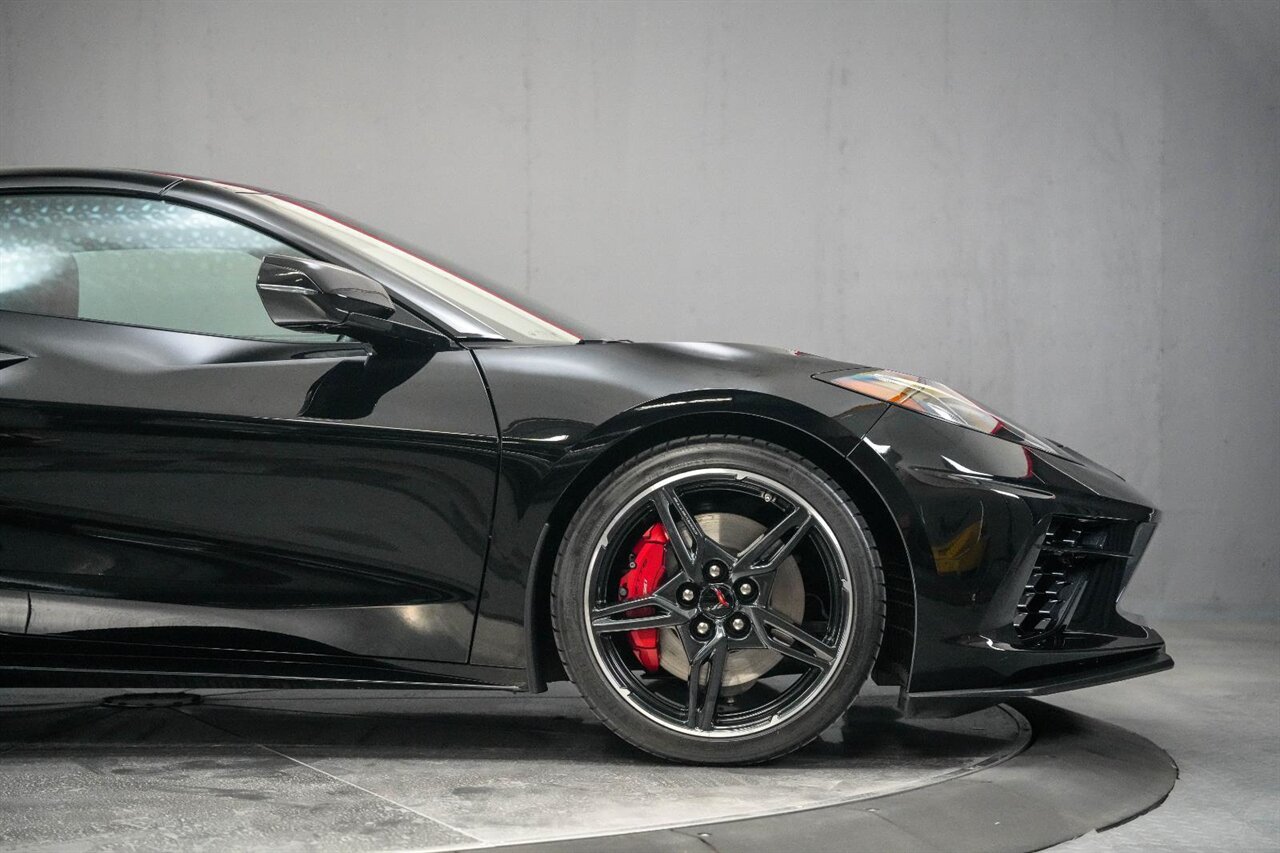 2021 Chevrolet Corvette Stingray  One Owner Low Miles - Photo 6 - Victorville, CA 92392