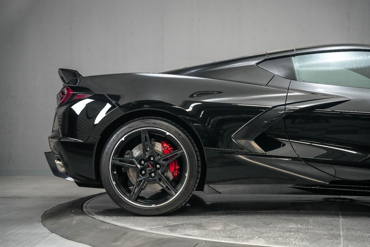 2021 Chevrolet Corvette Stingray  One Owner Low Miles - Photo 7 - Victorville, CA 92392