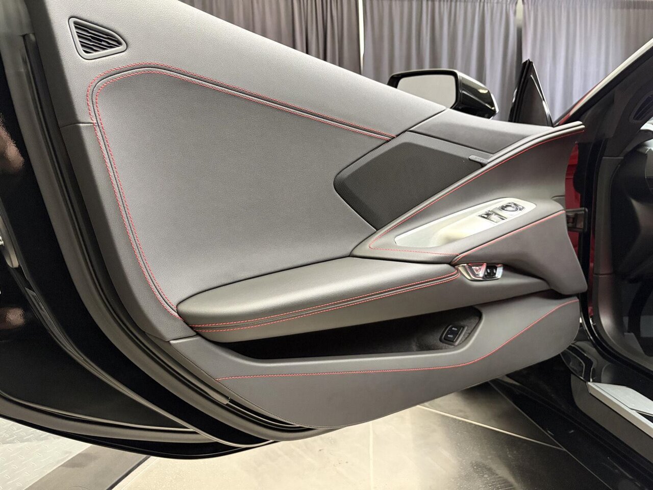 2021 Chevrolet Corvette Stingray  One Owner Low Miles - Photo 22 - Victorville, CA 92392