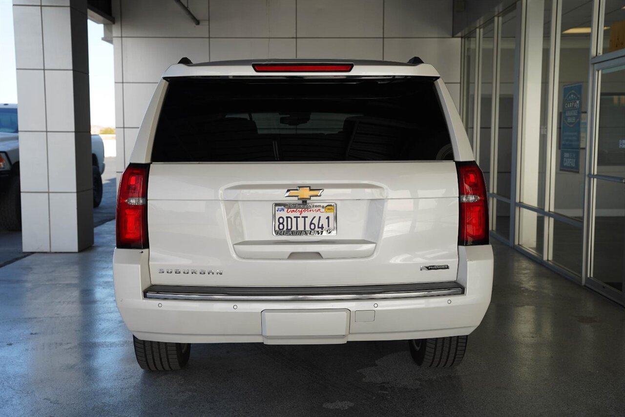 2018 Chevrolet Suburban Premier   - Photo 4 - Victorville, CA 92392