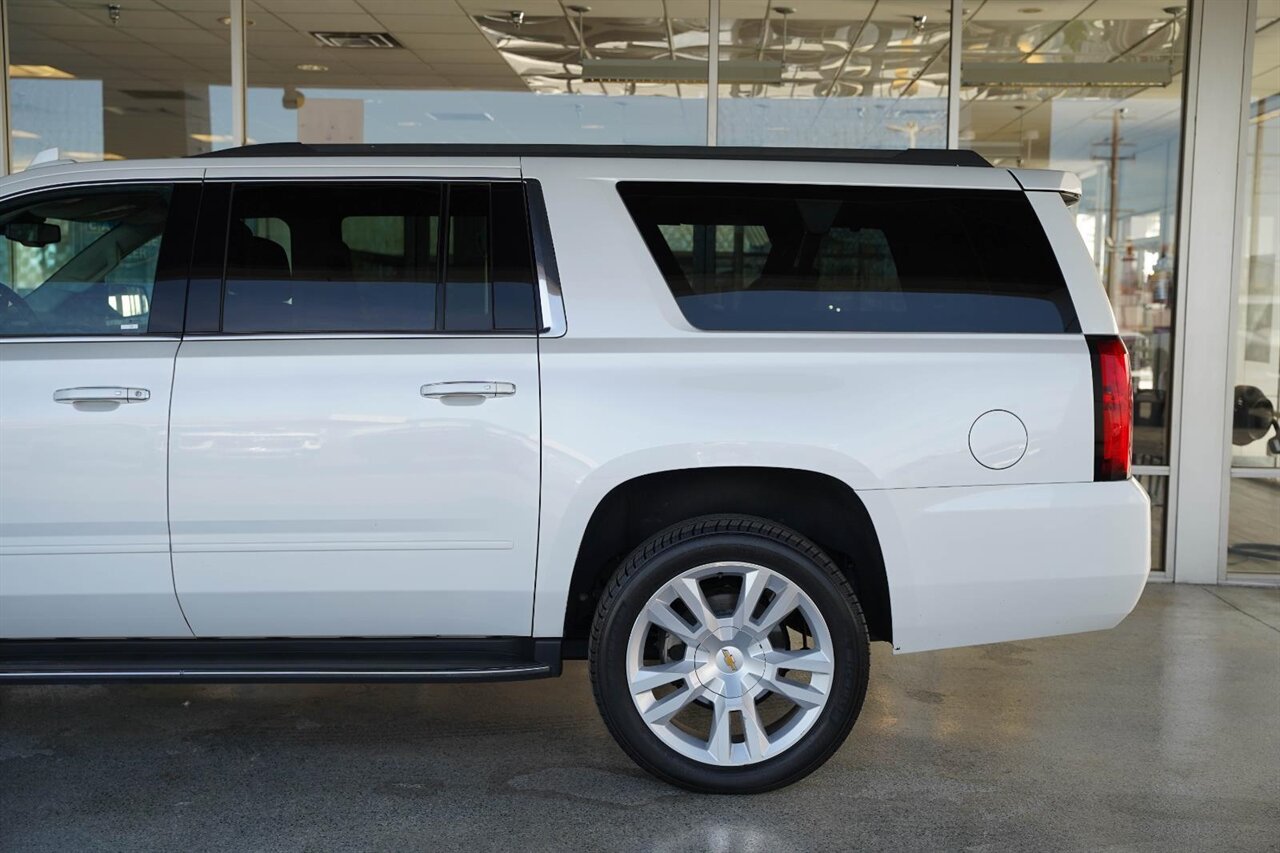 2018 Chevrolet Suburban Premier   - Photo 11 - Victorville, CA 92392