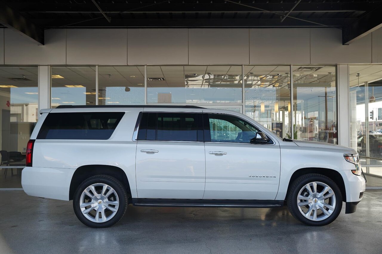 2018 Chevrolet Suburban Premier   - Photo 5 - Victorville, CA 92392