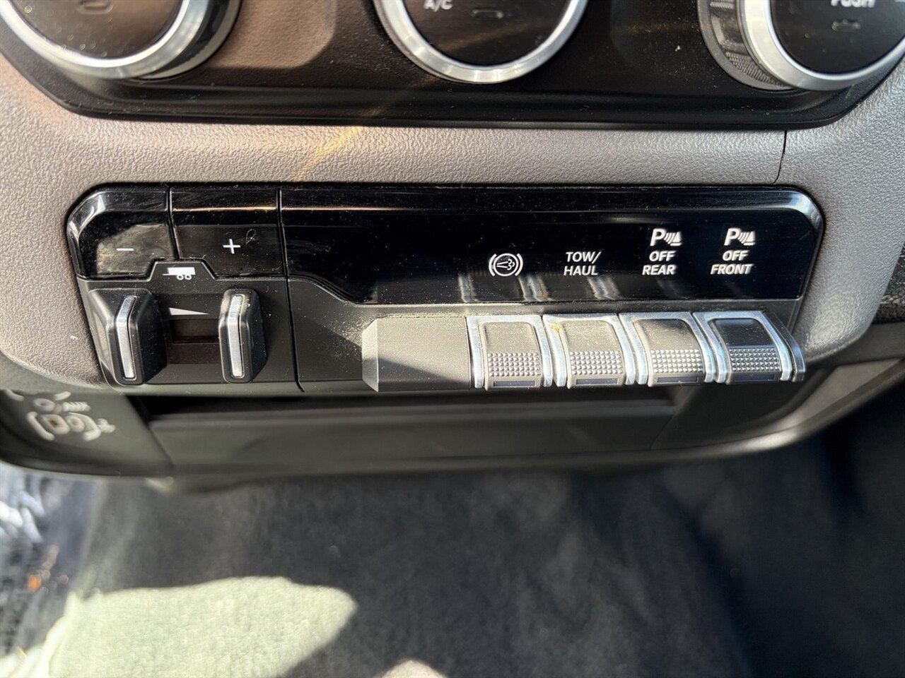 2023 RAM 2500 Big Horn  Level Kit - KMC Wheels - Nitto Tires - Photo 16 - Victorville, CA 92392