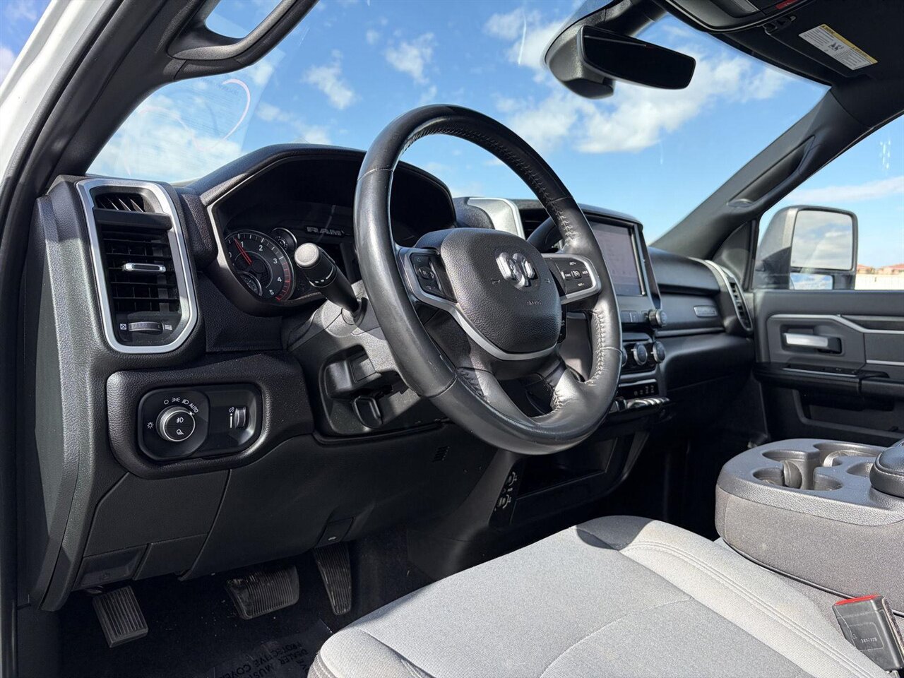 2023 RAM 2500 Big Horn   - Photo 11 - Victorville, CA 92392