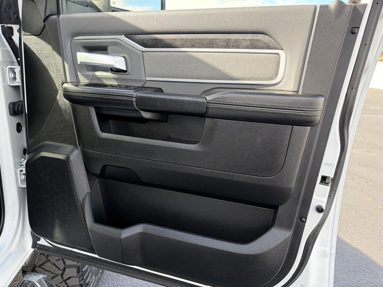 2023 RAM 2500 Big Horn   - Photo 18 - Victorville, CA 92392