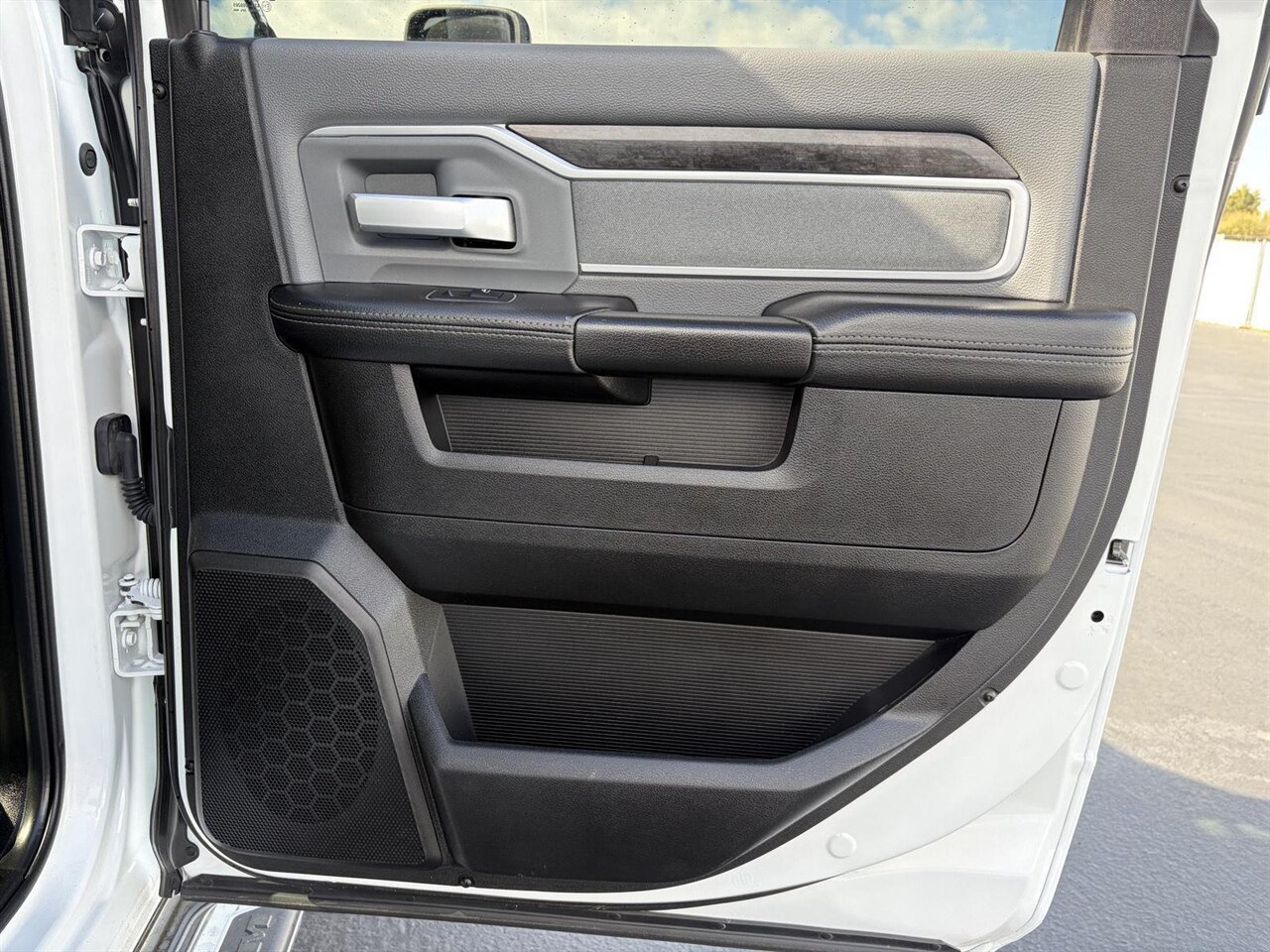 2023 RAM 2500 Big Horn  Level Kit - KMC Wheels - Nitto Tires - Photo 22 - Victorville, CA 92392