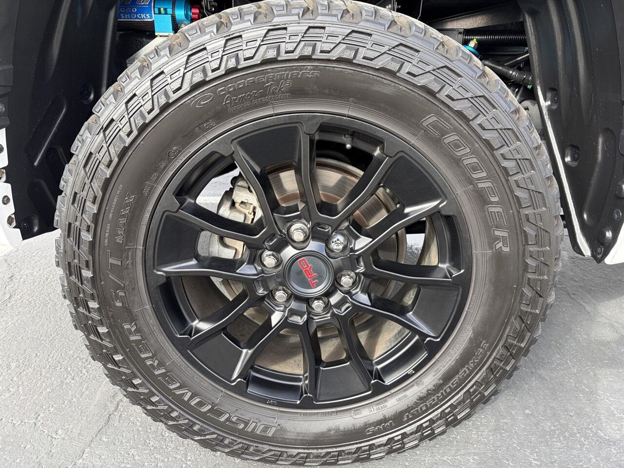 2022 Toyota Tundra Limited Custom Lifted on King Suspension - Photo 33 - Victorville, CA 92392