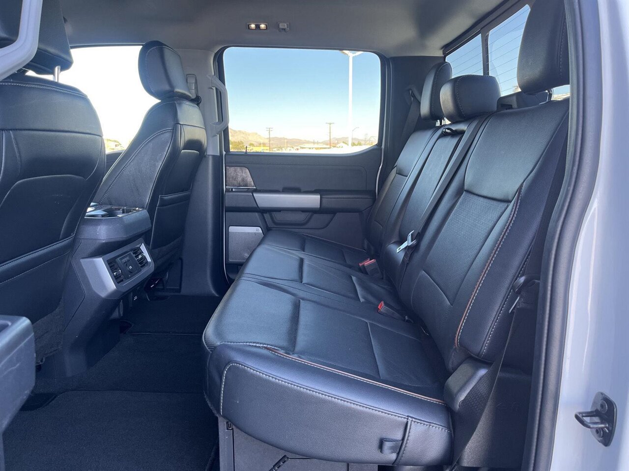 2024 Ford F-250 Super Duty Lariat   - Photo 17 - Victorville, CA 92392