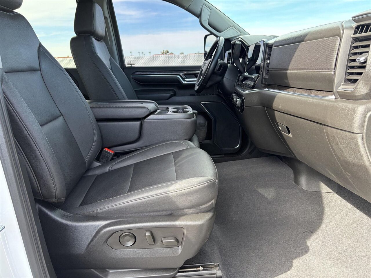 2024 Chevrolet Silverado 2500HD LTZ   - Photo 24 - Victorville, CA 92392