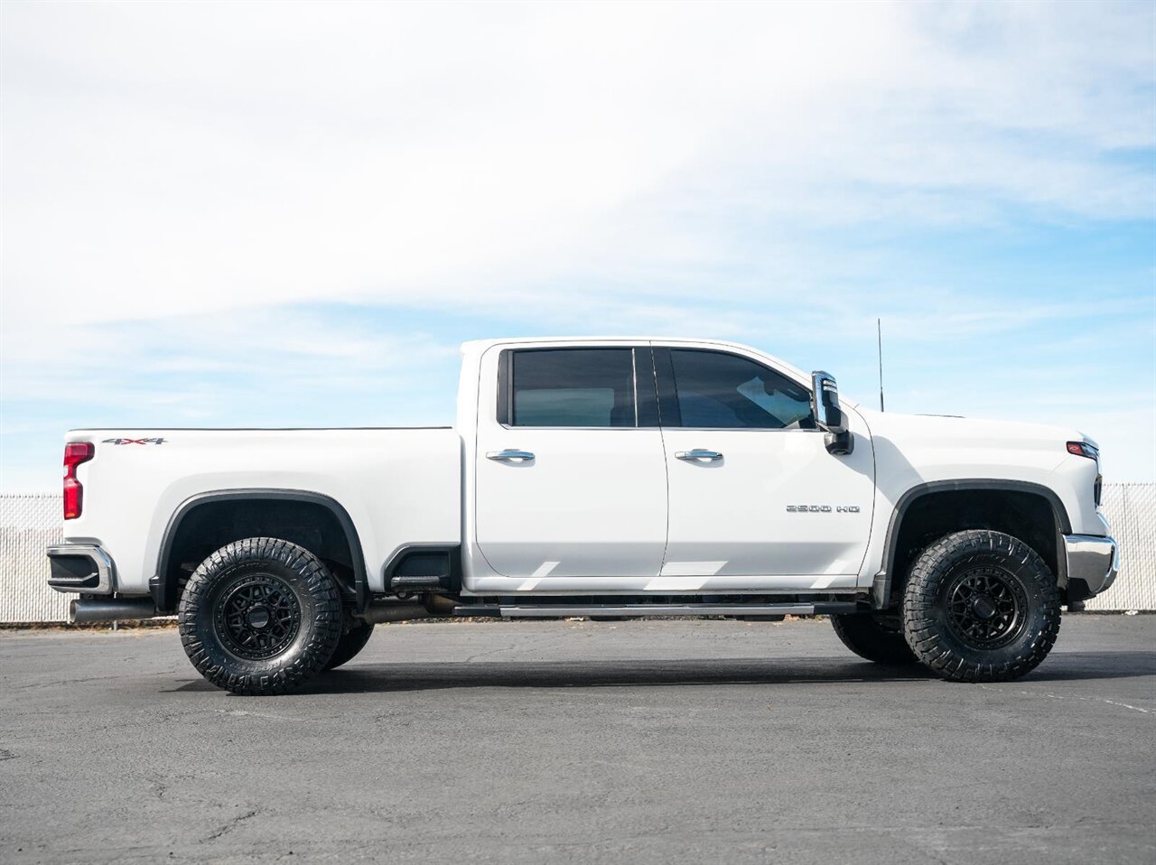 2024 Chevrolet Silverado 2500HD LTZ   - Photo 14 - Victorville, CA 92392