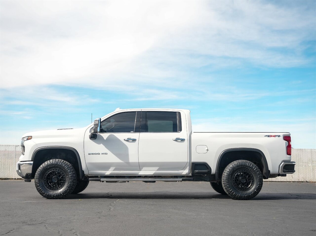 2024 Chevrolet Silverado 2500HD LTZ   - Photo 3 - Victorville, CA 92392