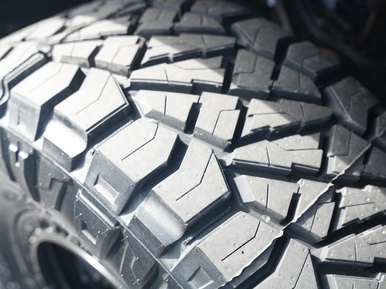 2024 Chevrolet Silverado 2500HD LTZ   - Photo 7 - Victorville, CA 92392