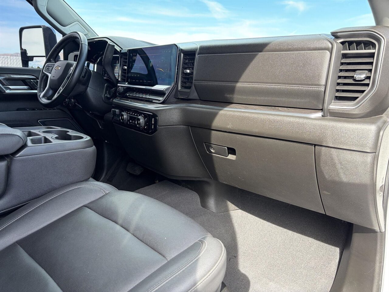 2024 Chevrolet Silverado 2500HD LTZ   - Photo 25 - Victorville, CA 92392